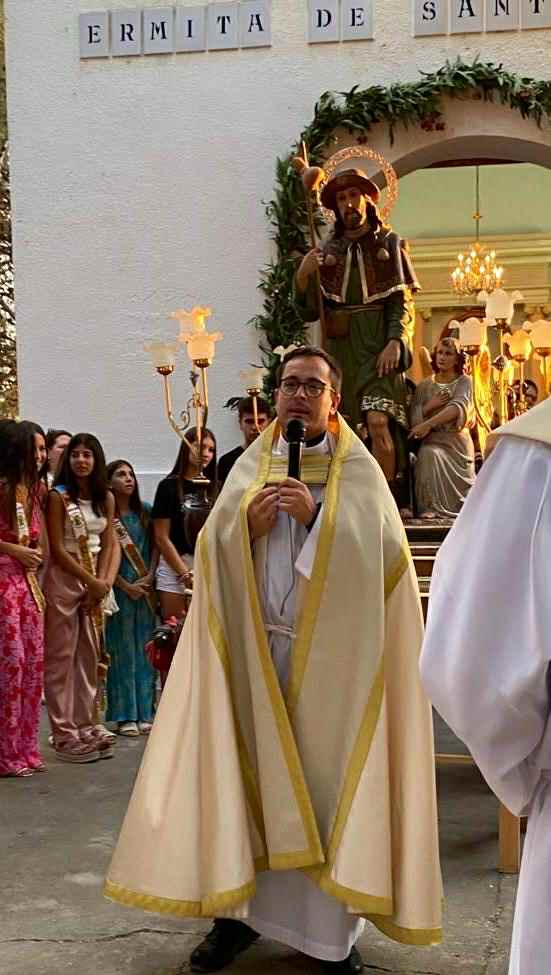DEMÀ DIUMENGE, ENTRADA A LA PARRÒQUIA DE GATA DEL NOU RECTOR DON ENRIQUE SAIZ ZAMORANO. És natural de Alfafar i deixa la parroquia de Santa Bárbara de Casinos