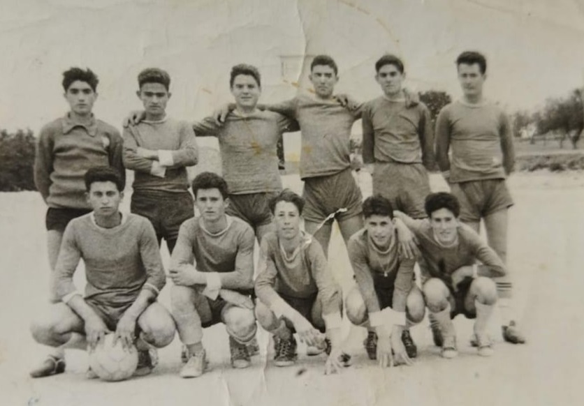 FOTOGRAFIES ANTIGUES...I D'ABANS (Gata en el record) -Nº 1.911- Aquells futbolistes dels anys 60, segle XX-