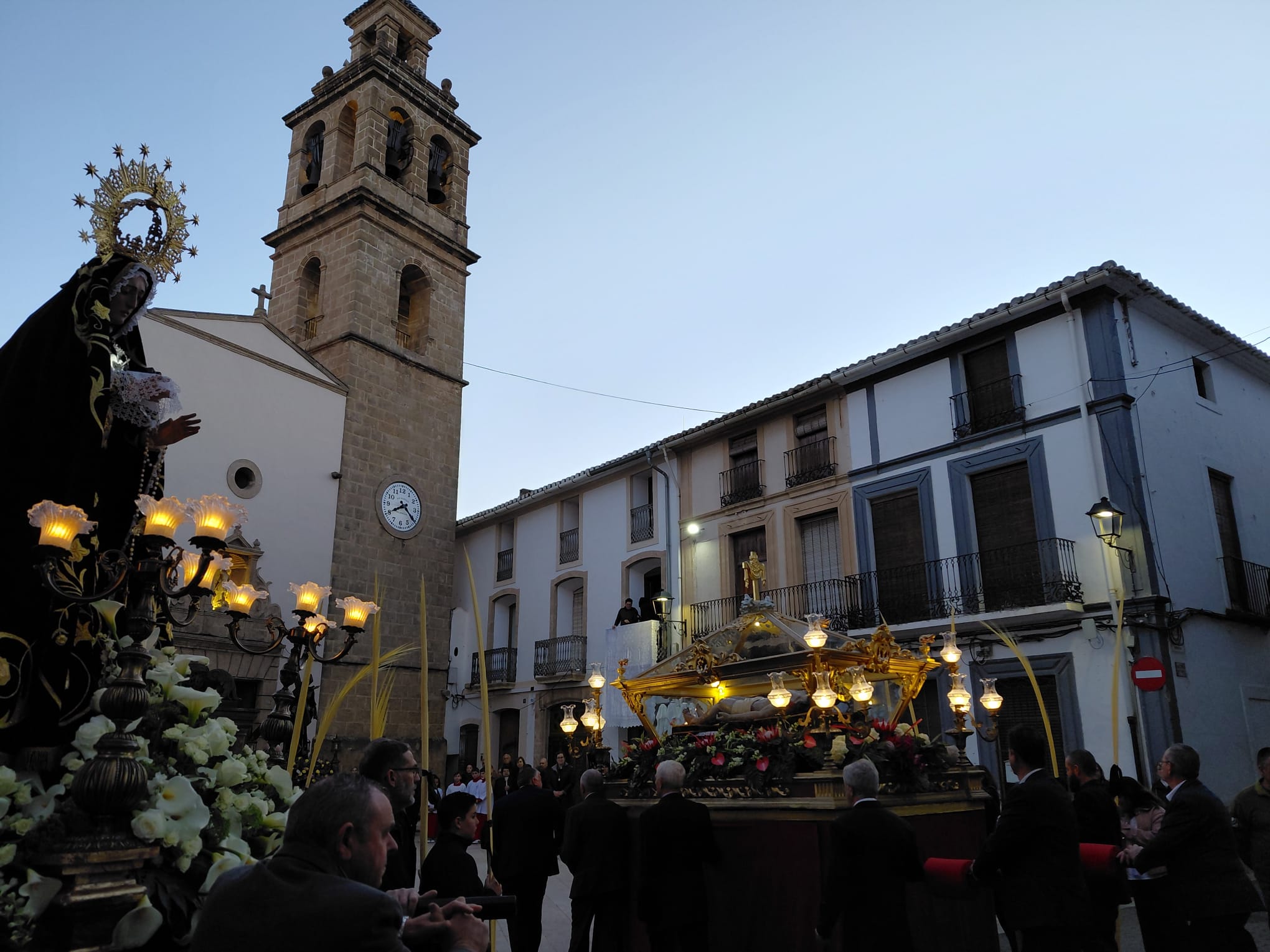 AHIR, PROCESSÓ DEL SANT SOTERRAR A GATA. ESTA NIT I DEMÀ LA PASQUA: VIGÍLIA, ENCONTRE, MISSA I GASTRONOMIA LOCAL