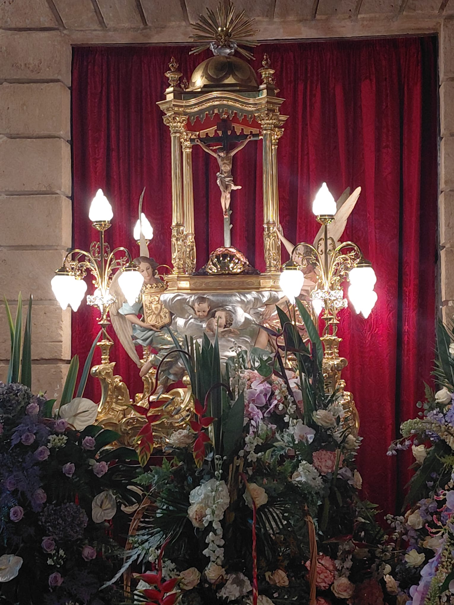 HUI ÉS EL DIA DE LA FESTA MAJOR DE GATA, EN HONOR AL SANTÍSSIM CRIST DEL CALVARI. 264 ANIVERSARI. QUE HO PASSEU TOTS MOLT BÉ!!