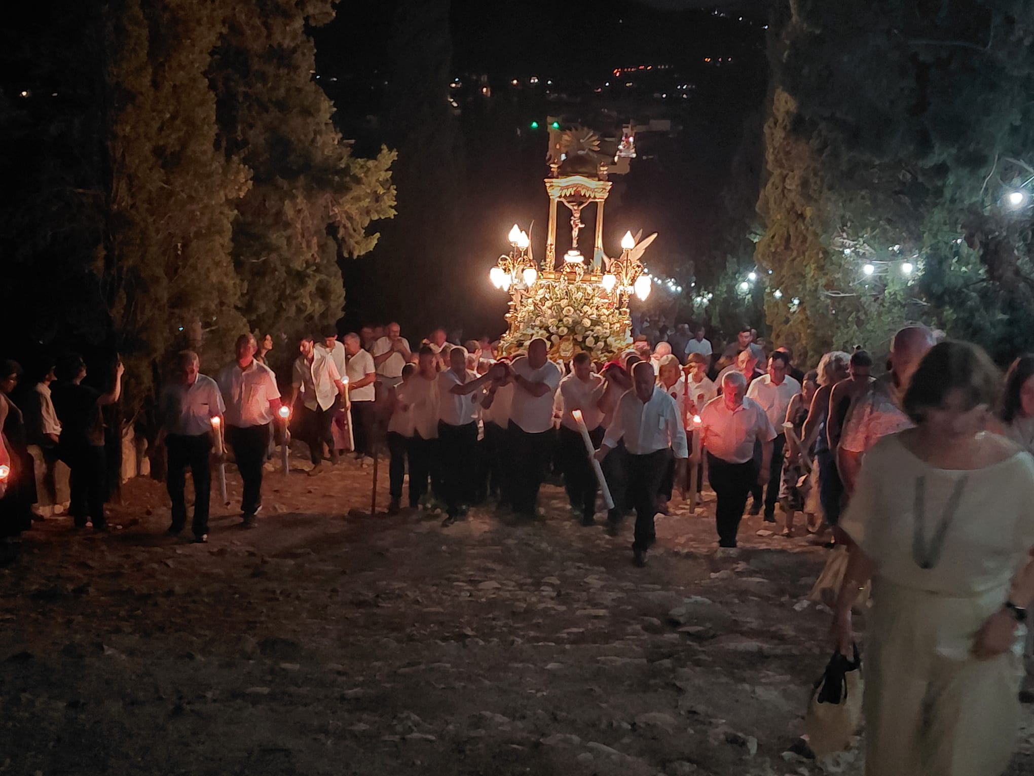 RESSONA L'ÚLTIM DIA DE FESTES. GATA 2026. Ahir tornava al seu santuari el patró, el Santíssim Crist