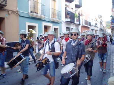 LA BANDA DE GATA S´EN VA A PARÍS. Actuarà el dia 20 a Eurodisney.