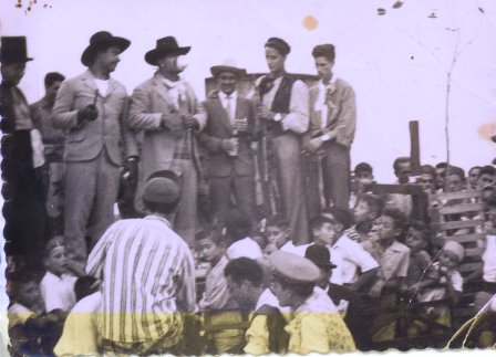 FOTOGRAFIES ANTIGUES (Gata en el record) -345-