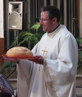 HUI ES PUBLICA A LA PREMSA: El rector de Gata, Santiago Bohigues, s'en va a la Conferencia Episcopal