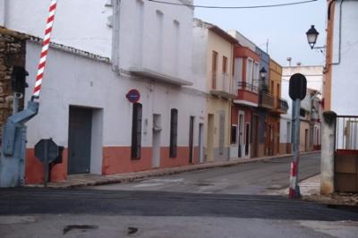 REPAREN ELS ACCESOS DEL PAS A NIVELL DEL CARRER PAET
