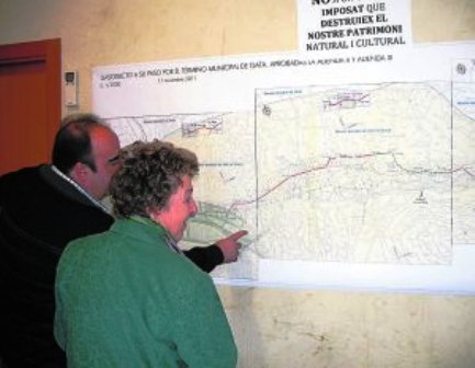 LA PREMSA PARLA HUI DE GATA: REBUIG DE L'ALCALDESSA AL TRAÇAT DEL GASEODUCTE