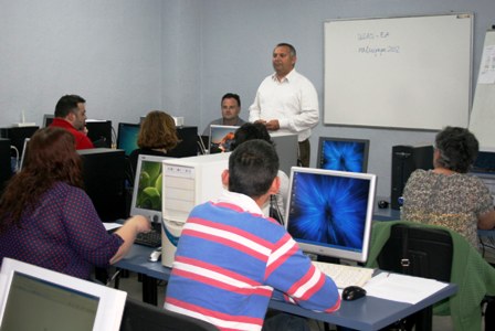 CURS SOBRE LES XARXES SOCIALS PER A COMERCIANTS, LA MAJORIA DE GATA