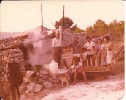 FOTOGRAFIES ANTIGUES (Gata en el record) -854, la del dia 15, festa de la Mare de Déu-