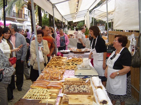 ESTEM A ONZE DIES: ACTIVITATS PER A TOTS A LA IX FIRA GATA AL CARRER