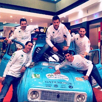 L'EQUIP DELS GATERS PREPARA EL COTXE DEL MAROC CHALLENGE 2013