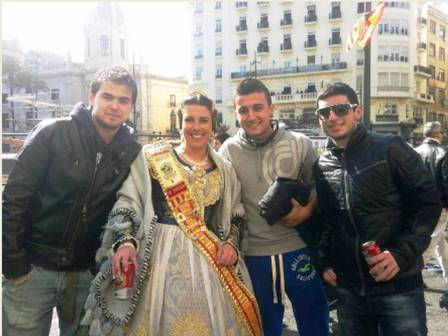 IMATGES CURIOSES: Joves gaters amb la fallera