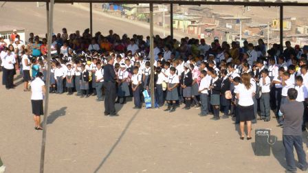 LA MIRADA DEL PERÚ: Comença el curs escolar allà