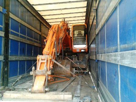 IMPORTANT DETENCIÓ A GATA RESIDENCIAL: Polacos que s'emportaven una màquina excavadora