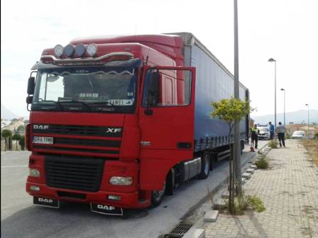 LA IMATGE: El camió que utilizaven els lladres a Residencial Gata