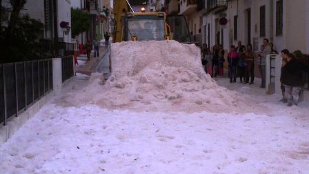 ESPECTACULAR I INÈDITA PEDREGADA A GATA (Avanç-II)