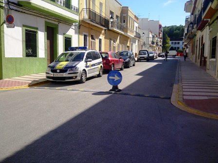 LA POLICIA LOCAL DONA NORMES BÀSIQUES PER A ENTRAR I EIXIR DEL COL·LEGI DE PRIMÀRIA