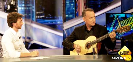 IMATGES CURIOSES: TOM HANKS OBSEQUIAT A EL HORMIGUERO AMB UNA GUITARRA BROS