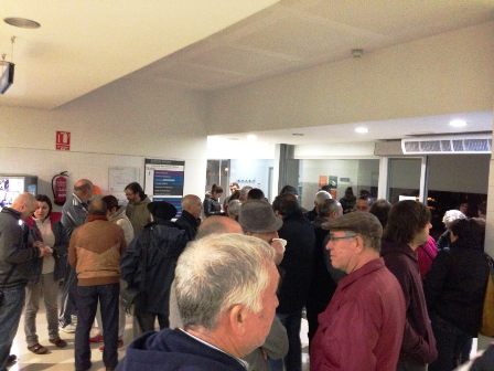 OCUPACIÓ PACÍFICA DEL CENTRE DE SALUT pel veïnat de Gata, per a que no es tanque per la nit