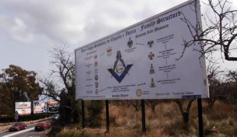 LA PREMSA PARLAVA AHIR DEel cartell de la Logia masònica de Xàbia al terme de Gata