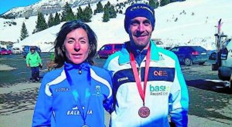 LA PREMSA PARLA DEla biblioteca i de la prova amb raquetes de neu