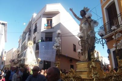 ENCONTRE DE PASQUA A GATA. Plaça de l'Església, aquest matí