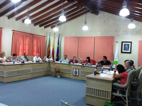 EL PLE APROVA LA REGULACIÓ DE LES TANQUES PUBLICITÀRIES DELS VIALS, ESPECIALMENT A LA CARRETERA DE XÀBIA, FINS EL·LIMINAR-LES DEFINITIVAMENT