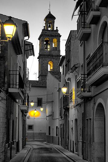 MIRADES URBANES: a Gata, carrer Nou i campanar