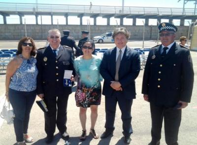 L'OFICIAL MANUEL LÓPEZ I L'AGENT PACO BORONAT, DE LA POLICIA LOCAL DE GATA, REBEN LA CREU AL MÈRIT POLICIAL