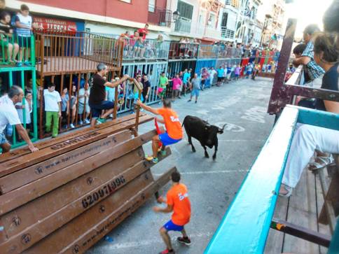 HUI, DIA 30, SISÉ DIA DE FESTES PATRONALS: bous, Xarangata i Correfoc canviat de lloc