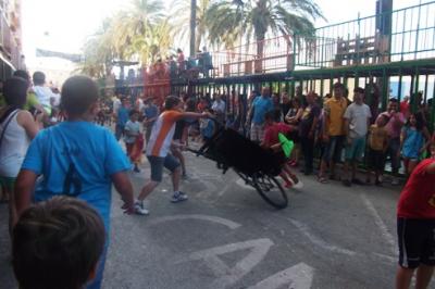 ELS XIQUETS S'HO VAN PASSAR D'ALLÒ MÉS BÉ: Teatre infantil itinerant i carrefocs