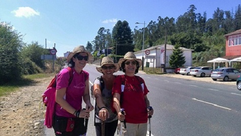 ELS PELEGRINS GATERS ENFILEN L'ÚLTIMA ETAPA PER A ENTRAR A SANTIAGO AL MIGDIA