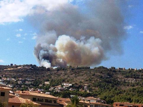 EL MONTGÓ TORNA A CREMAR-SEara a les Planes de Xàbia-Dénia i s'ha agreujat i molt la situació