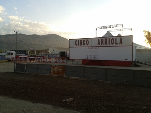 ARRIBA EL VETERÀ CIRC ARRIOLA A GATA