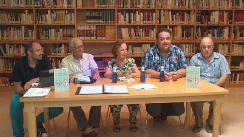 PRESENTEN A LA BIBLIOTECA EL LLIBRE DE LA MESTRA ÚRSULA I EL CORONEL ANGULO