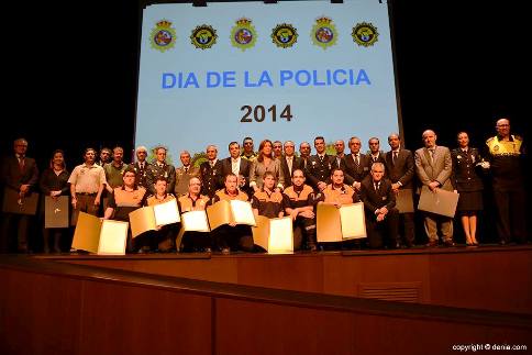 EL DIA DE LA POLICIA A DÉNIA AGRAÏXEN A PROTECCIÓ CIVIL LA SEUA TASCA A L'EXTINCIÓ DE L'INCENDI DEL MONTGÓ