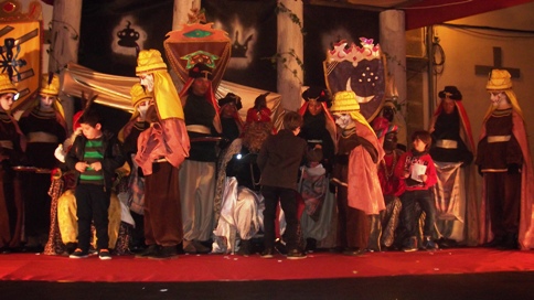 REIS GATA 2015 (FITLCV): DEMÀ DIUMENGE 28, XIQUETS I XIQUETES DE GATA I COMARCA PORTEN LES CARTES DELS REIS ALS SEUS VISIRS