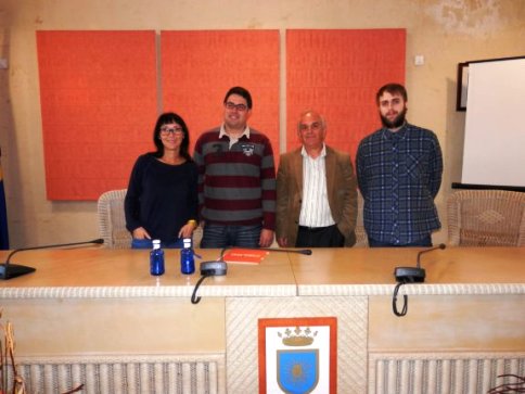 LA PREMSA PARLA DEla roda de premsa en precampanya de Compromís Gata