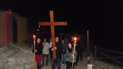 PARRÒQUIA GATA. HUI VIA CRUCIS (Parc del Raval i passarel·la de les Coves Roges)