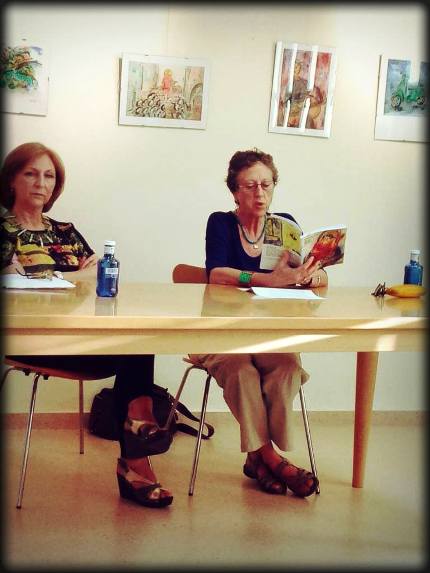 AHIR, A LA BIBLIOTECA DE GATA: PRESENTACIÓ DEL LLIBRE DE BEGOÑA VALCÁRCEL