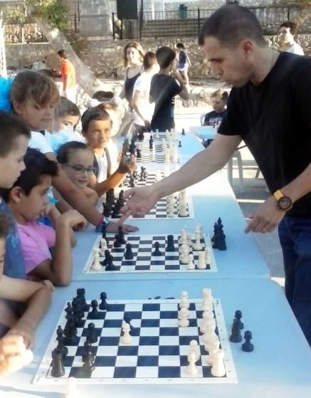 AHIR A GATA, ACTIVITATS LÚDIQUES AL FESTIVAL FI DE CURS DE PRIMÀRIA