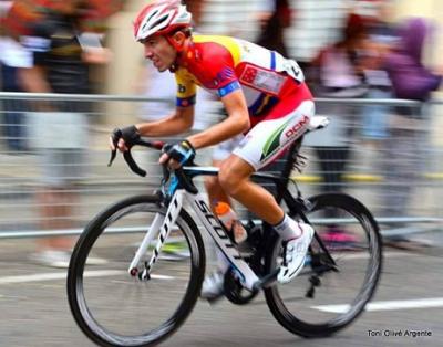 EL CORREDOR GATER SERGIO TORRES JORRO ACABA LA VOLTA A VALÈNCIA AL LLOC 67 (de 194)