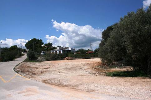 GATA: S'OBRI LA ZONA D'APARCAMENT ENFRONT DE L'ESCOLA INFANTIL