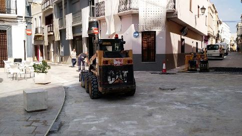 GATA: DEMÀ POSARAN L'ASFALT PREMSAT A LA PLAÇA DE L'ESGLÉSIA