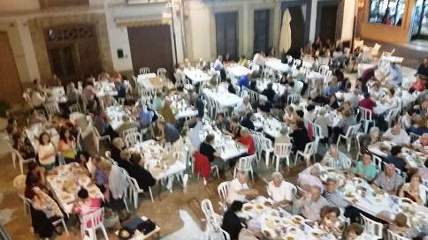 GATA: UNES 300 PERSONES ES REUNIXEN AL SOPAR SOLIDARI DE SANT MIQUEL