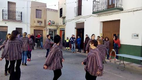 FESTES SANT ANTONI GATA: danses pel matí. Ara ofrena, cercavila, sopar i ball
