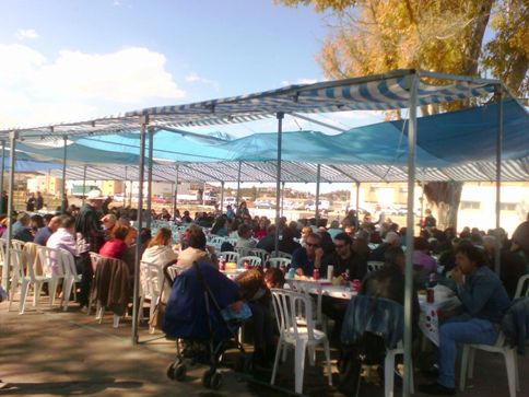 HUI FOGUERILS, DINAR POPULAR DEL DIUMENGE RAMS A GATA (antic camp de futbol)