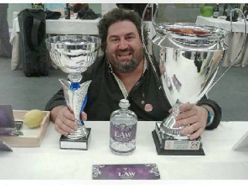 EL BENISSER-GATER MIGUEL ÁNGEL JULIÁ OBTÉ TRES PREMIS AL CONCURS DE COCTELERIA DE LA COMUNITAT VALENCIANA I MÚRCIA