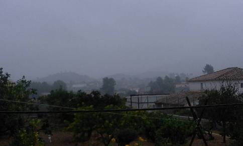 LES PRIMERES PLUGES DE L'ESTIU: 22,4 LITRES A GATA