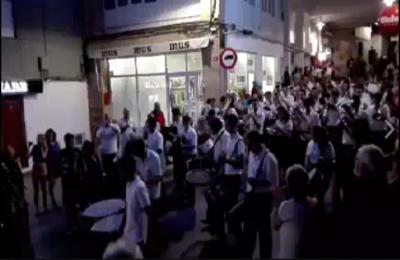 LA BANDA DE GATA PROTAGONITZA, DE NOU, UNA GRAN ACTUACIÓ A LA DESFILADA DE MOROS I CRISTIANS DE XÀBIA