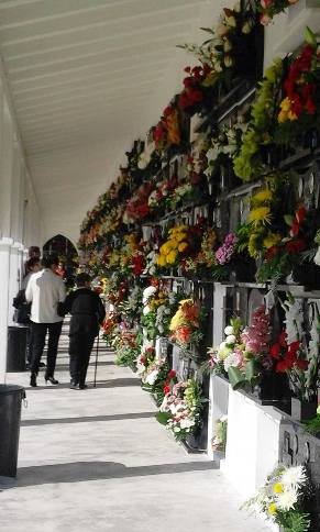 VISITA ALS NOSTRES DIFUNTS: CEMENTERI DELS ECLES A GATA